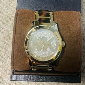 MK women watch
